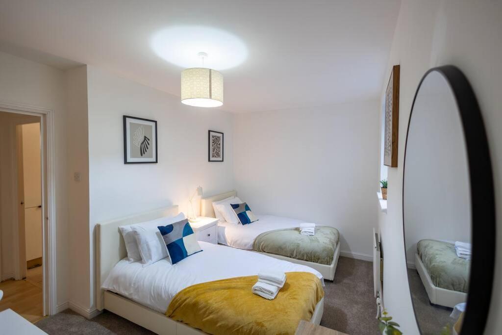 Morden London Apartment, By The Sea With Free Parking Eksteriør bilde