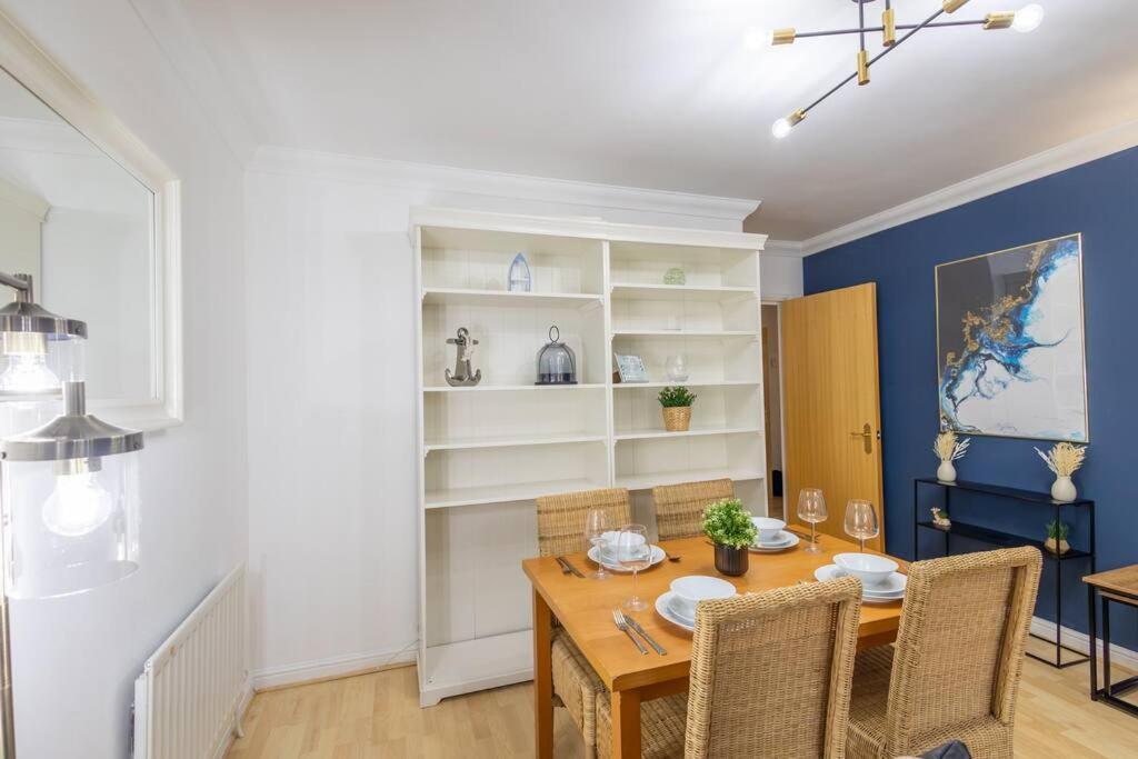 Morden London Apartment, By The Sea With Free Parking Eksteriør bilde