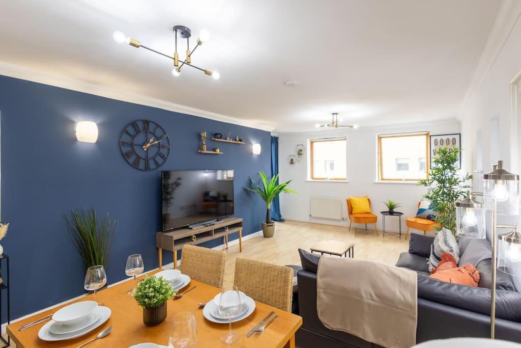 Morden London Apartment, By The Sea With Free Parking Eksteriør bilde
