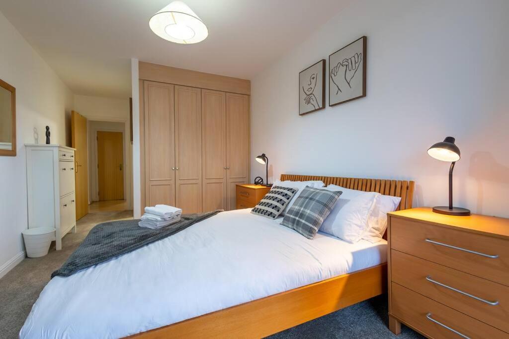 Morden London Apartment, By The Sea With Free Parking Eksteriør bilde