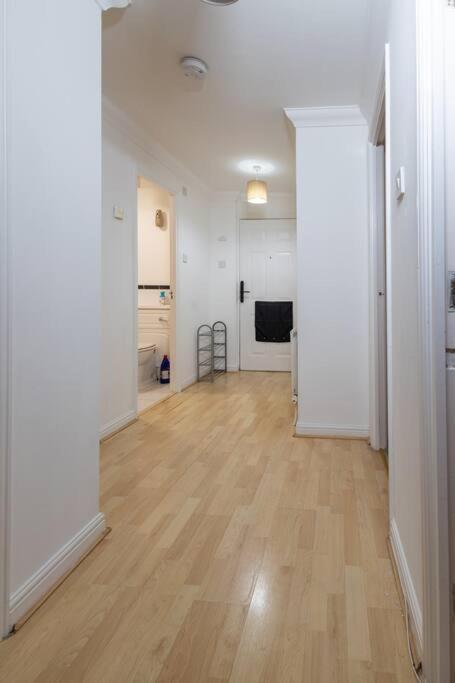 Morden London Apartment, By The Sea With Free Parking Eksteriør bilde
