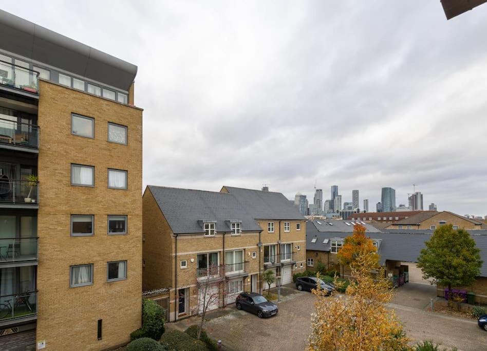 Morden London Apartment, By The Sea With Free Parking Eksteriør bilde