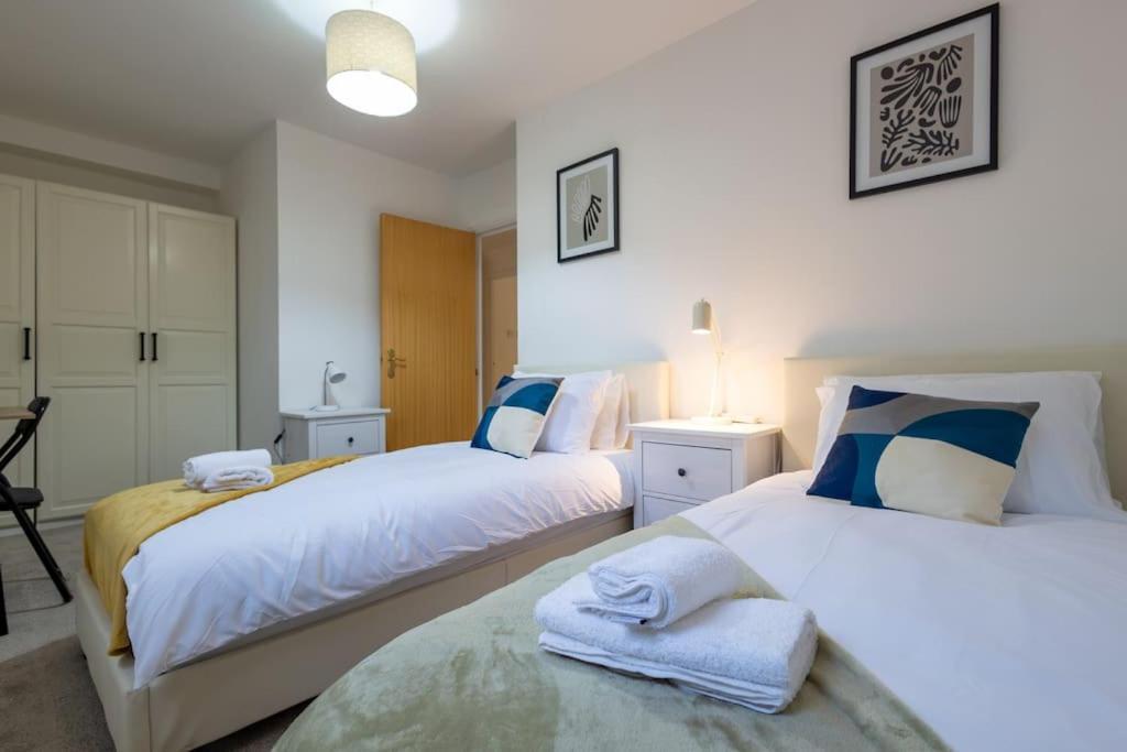 Morden London Apartment, By The Sea With Free Parking Eksteriør bilde