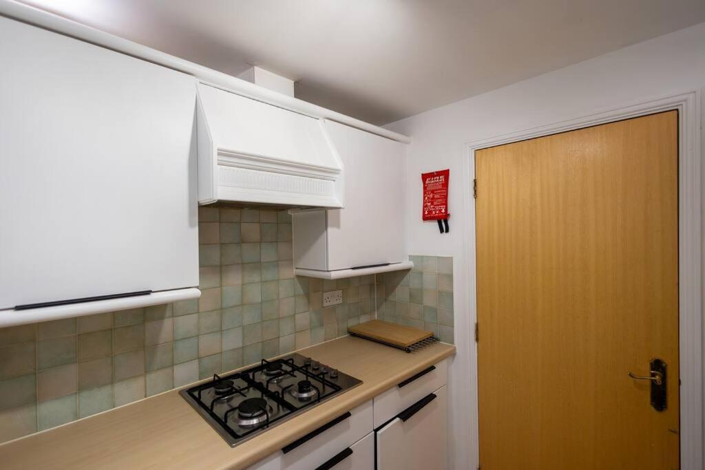 Morden London Apartment, By The Sea With Free Parking Eksteriør bilde