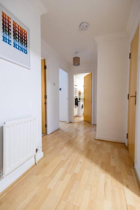 Morden London Apartment, By The Sea With Free Parking Eksteriør bilde