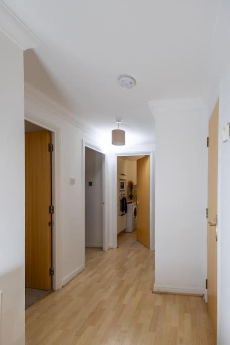 Morden London Apartment, By The Sea With Free Parking Eksteriør bilde